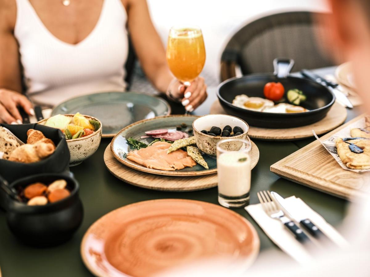 Falkensteiner Premium Mobile Homes And Camping Задар Екстериор снимка A typical brunch