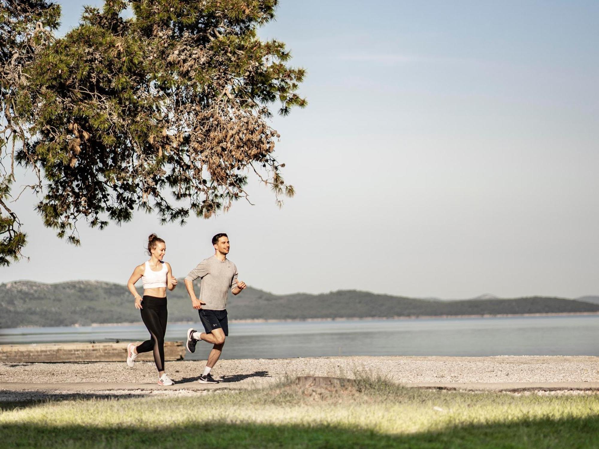 Falkensteiner Premium Mobile Homes And Camping Задар Екстериор снимка Joggers at the shore of the lake